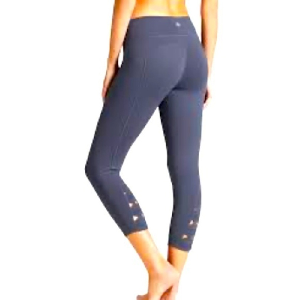 Athleta Gray Power X's And O's‎ Lace Calf Leggings In Grey Sz M